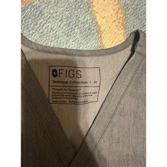 FIGS CATARINA SCRUBS TOP WOMENS IN GRAPHITE GRAY SZ MEDIUM - Picture 2 of 2